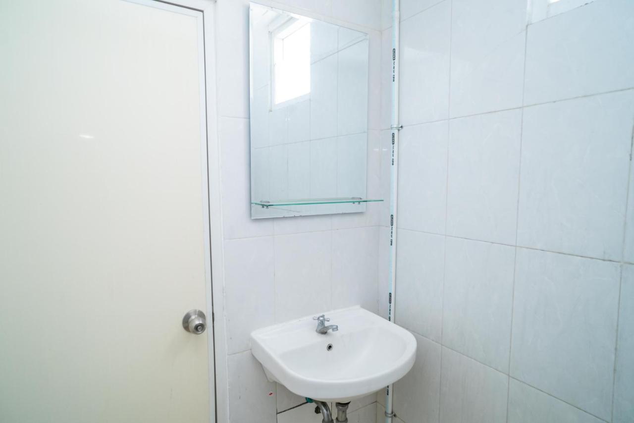 Living Kost Syariah At Alam Sutera Redpartner Hotel Tangerang